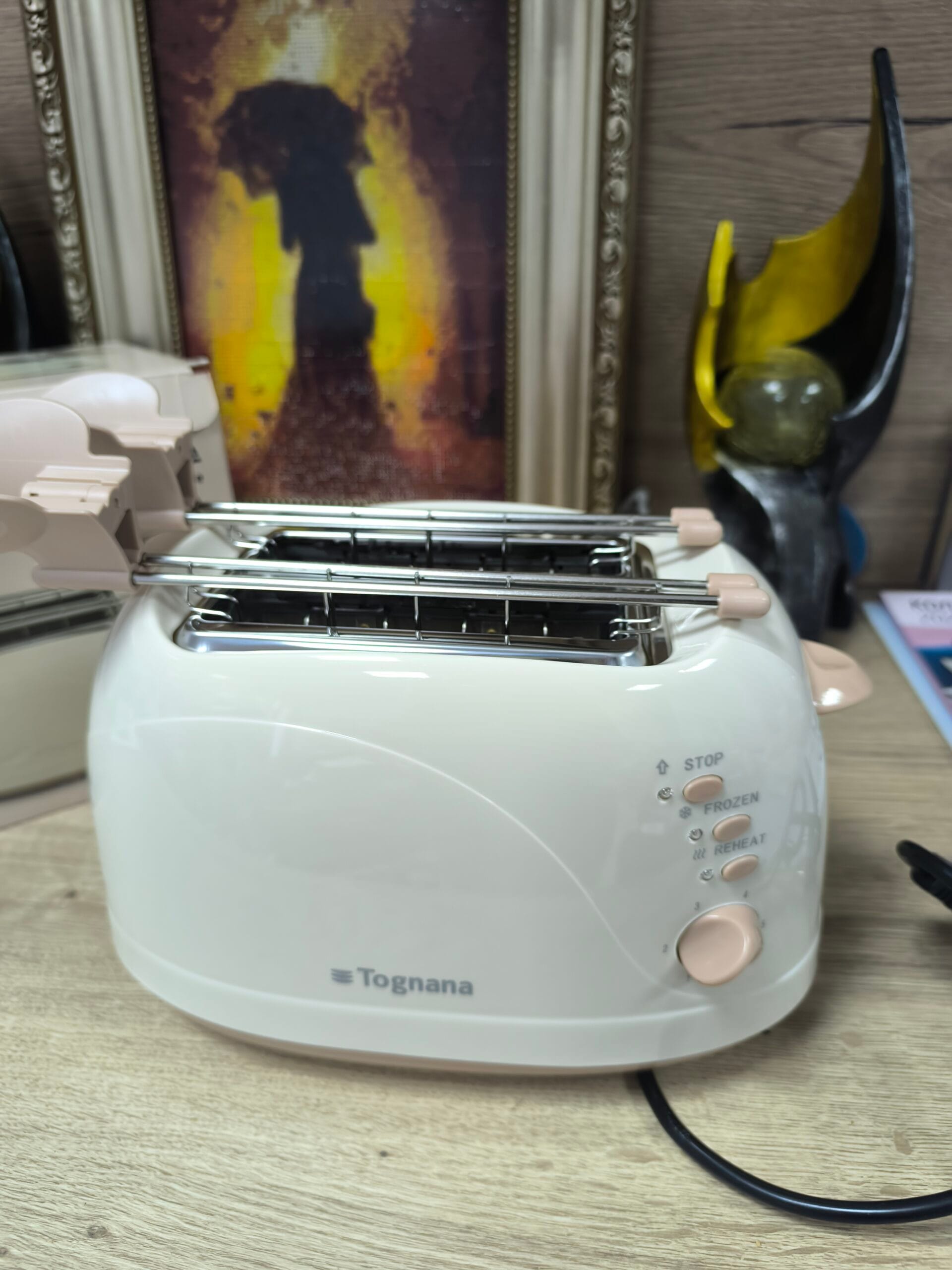 Тостер Tognana Iridea Champagne – 750W, с щипки и ретро визия