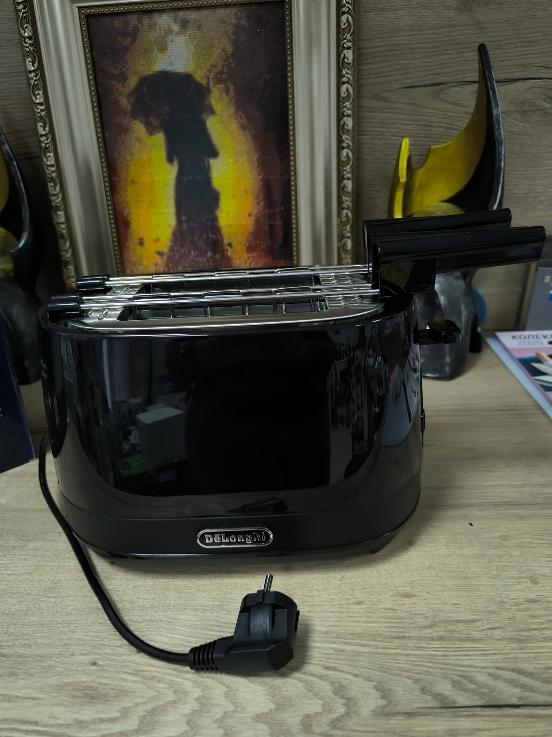 Тостер DeLonghi CTLAP2203 – 550W, черен, с щипки