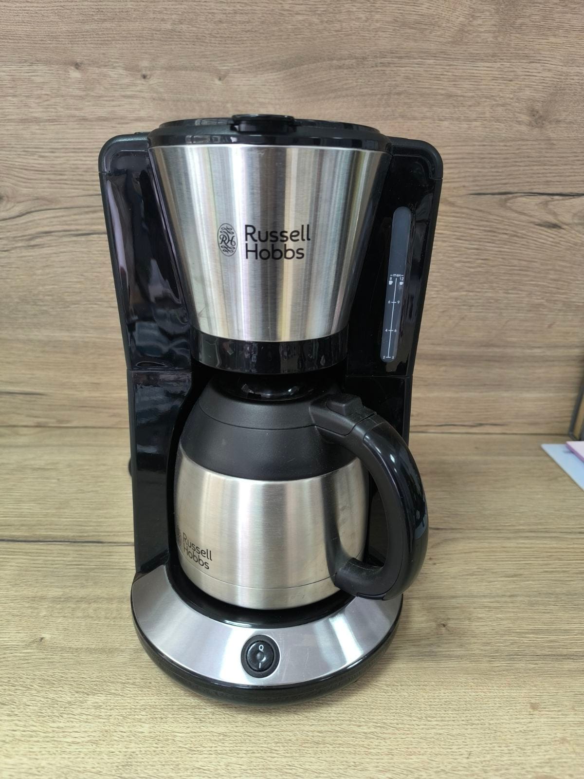 Russell Hobbs 24010-56 – филтърна кафемашина Кафемашина с Aroma Control Стъклена кана – Russell Hobbs Кафемашина за 10 чаши кафе Модерен дизайн с метални акценти