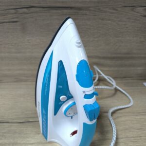 Russell Hobbs Supreme Steam Pro 20562 – Парна ютия 2600 W, керамична подложка, до 145 g/мин буст