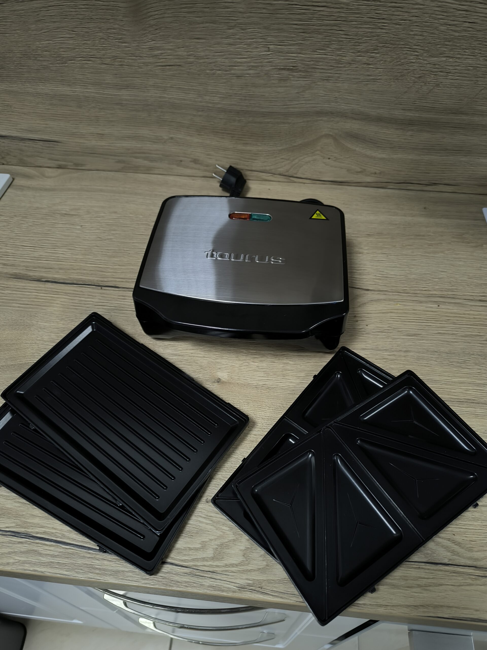 Taurus Miami Premium 900W сандвич тостер инокс