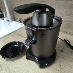 Сокоизстисквачка Black & Decker 350W – нова с транспортна забележка, уред за пресни сокове