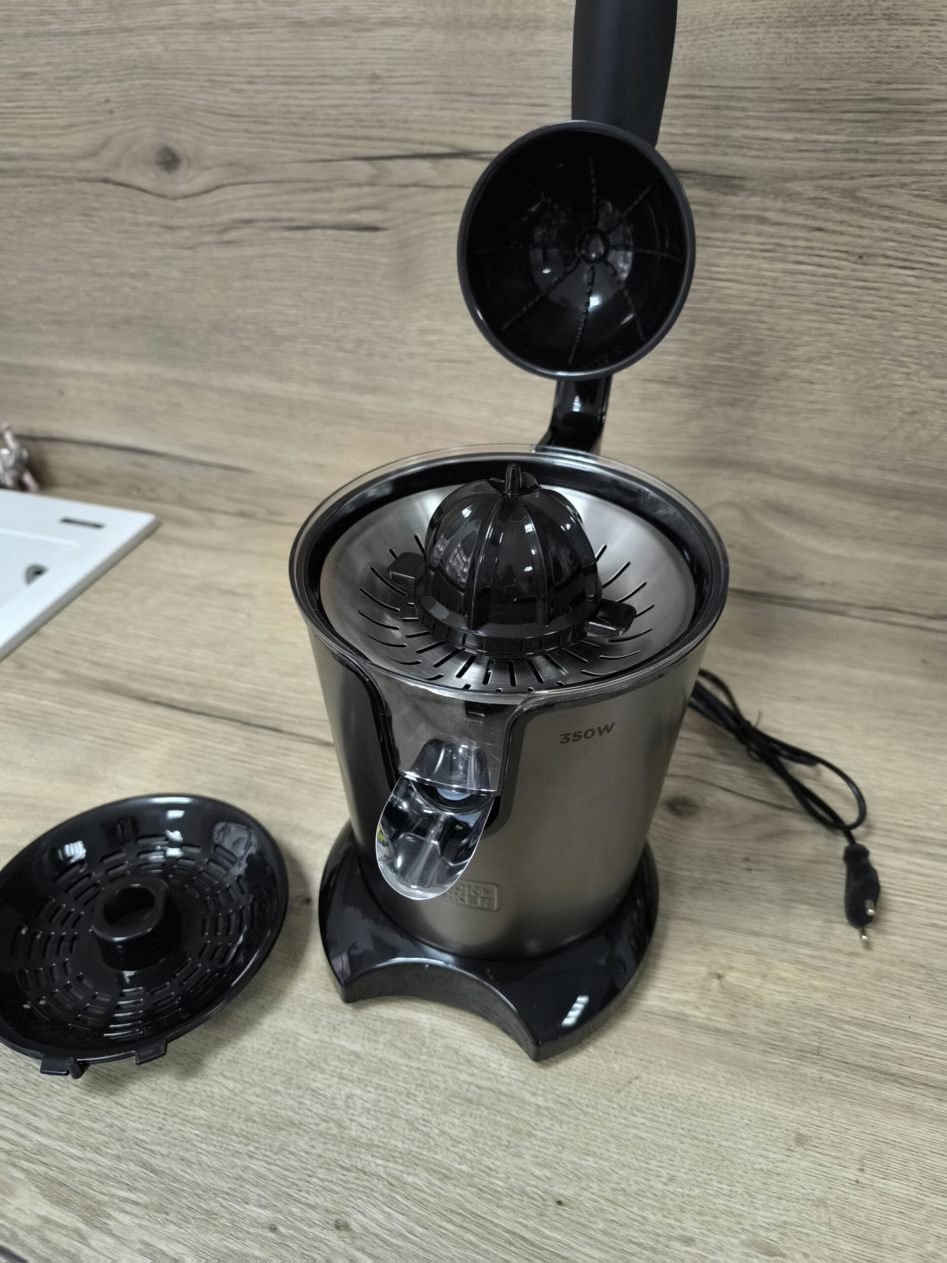 Сокоизстисквачка Black & Decker 350W – нова с транспортна забележка, уред за пресни сокове - Image 4
