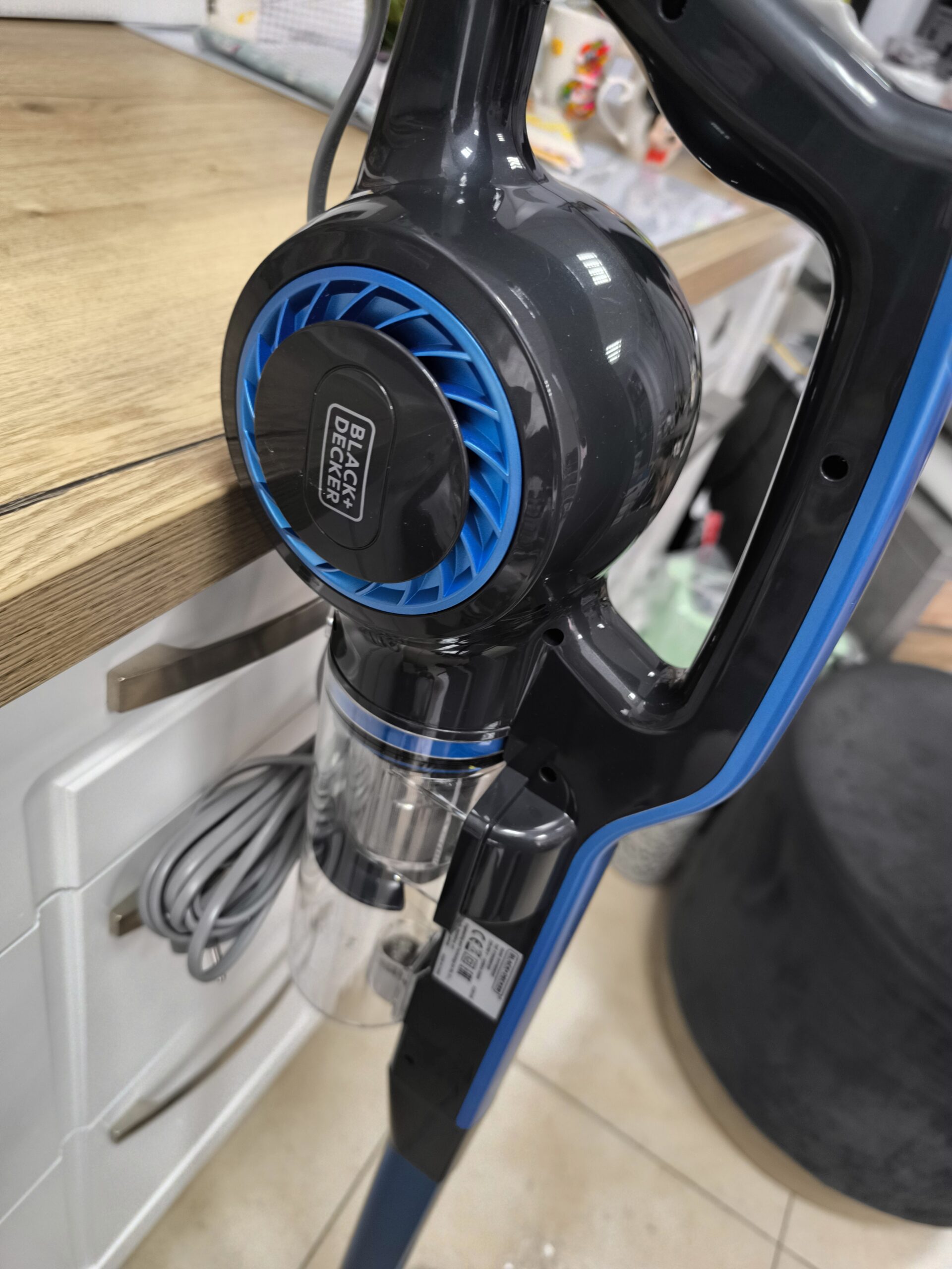 Вертикална прахосмукачка Black+Decker BXVMS600E 2 в 1 синя