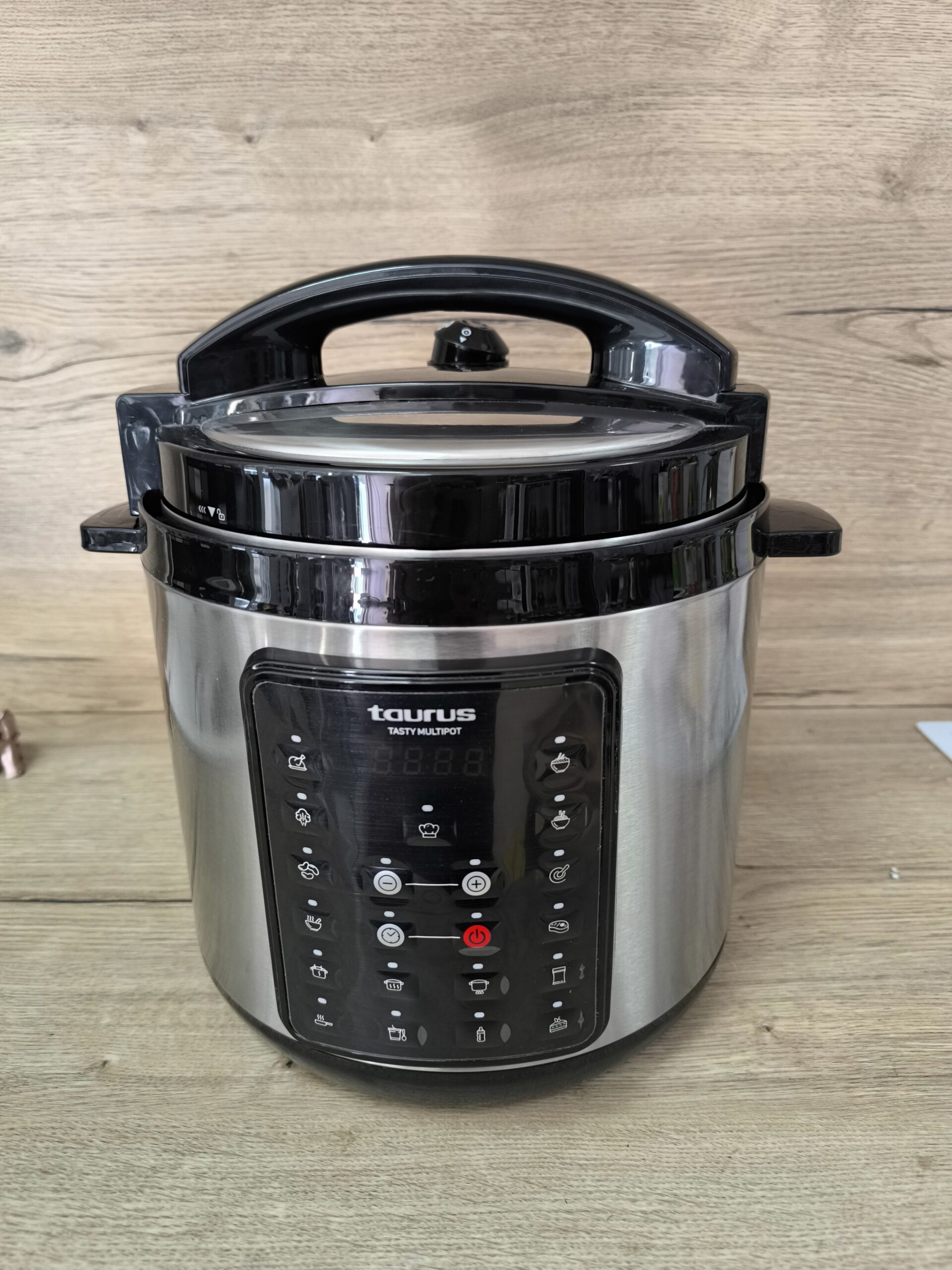 Мултикукър Taurus Tasty Multipot 6L с 17 автоматични програми и мощност 1000W